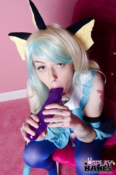 Inked And Pierced Skyler Synn Toys Her Pussy 9