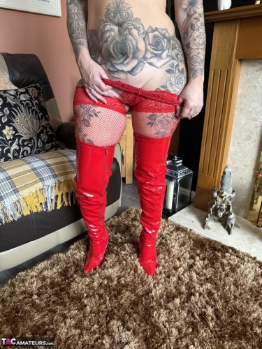 Inked Milf In Red High Boots 3