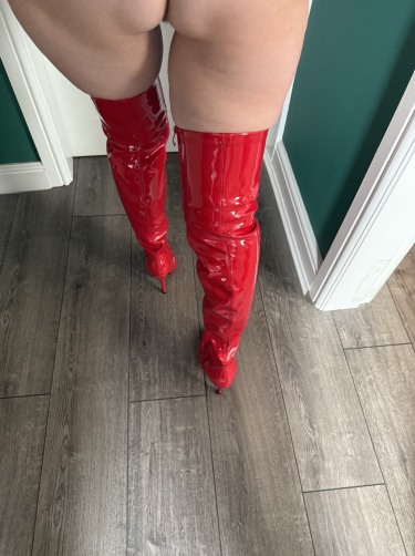 Inked Milf In Red Latex 13