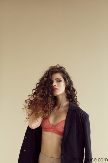 Irene Rouse In Fashion 7