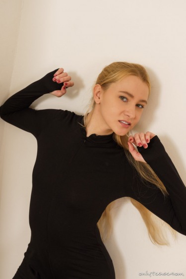 Ivi Rein Strips And Teases In The Bedroom 4