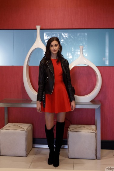 Jasmine Simco In Nice Amenities 3