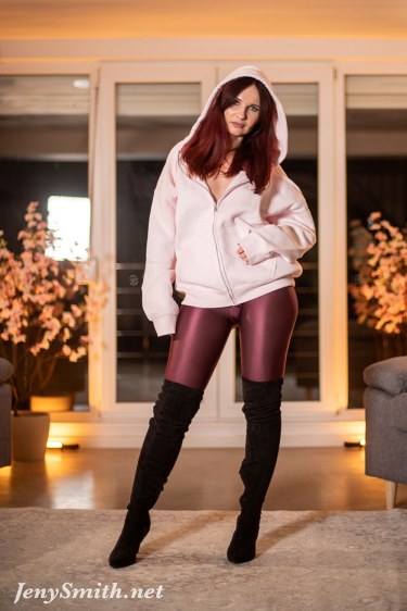 Jeny Smith In Leggings And Boots 2