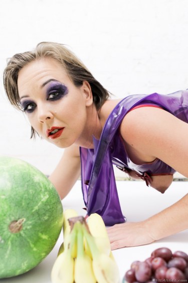 Julie Night In Latex And Stockings 10