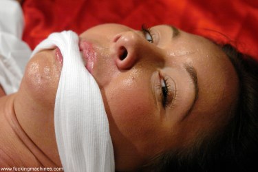 Julie Night With The Fucking Machine 20