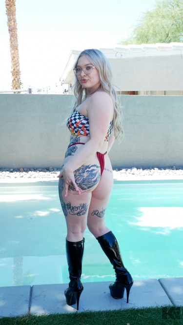 Kaiia Eve With Friends 2