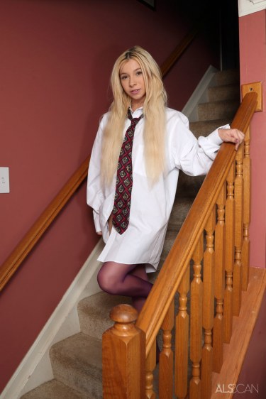 Kenzie Reeves Plays With Her Shaved Pussy 1