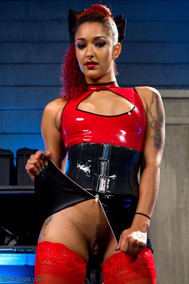 Kinky Fetish Session With Bella Rossi And Daisy Ducati 11