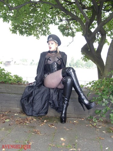 Lady Avengelique In Madame Oberst 9