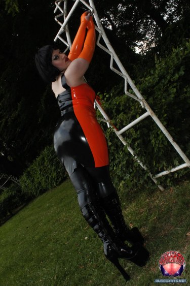 Lady Avengelique In The Rose Garden 2