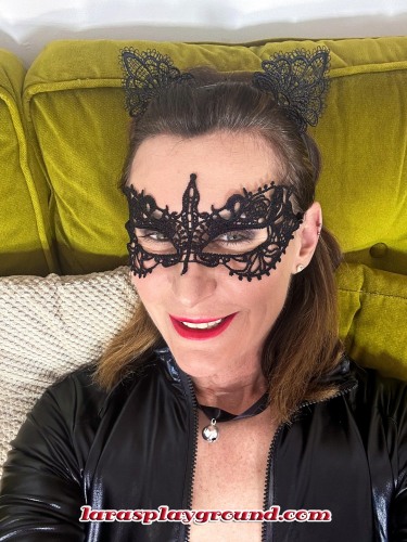 Lare In Black Leather Outfit 15