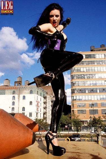 Latex Babe Darenzia Teases Outdoors 3
