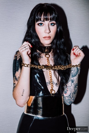 Latex Glad Charlotte Sartre Fucked By Seth Gamble 4