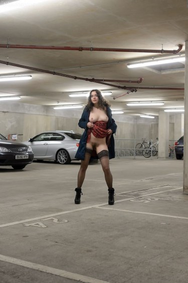 Lia Mastubates At A Parking Lot 3