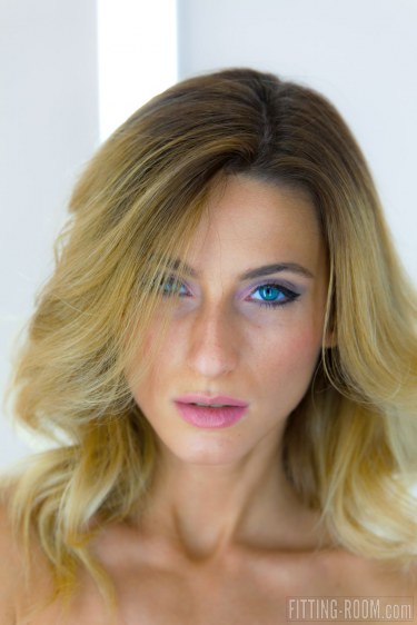 Lingerie Hottie Cara Mell Plays With Her Pussy 8