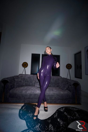 Liz Jordan In The Plum Latex Anal Affair 2
