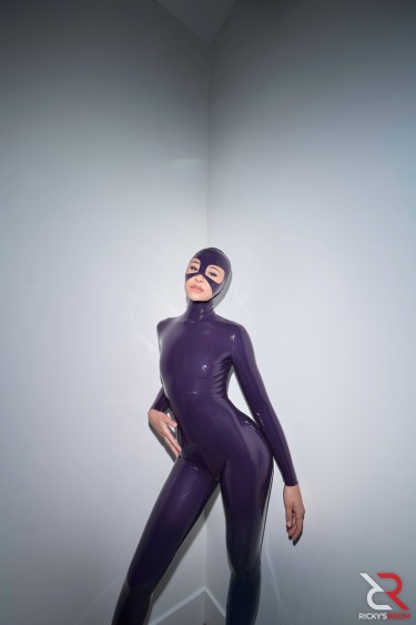 Liz Jordan In The Plum Latex Anal Affair 9