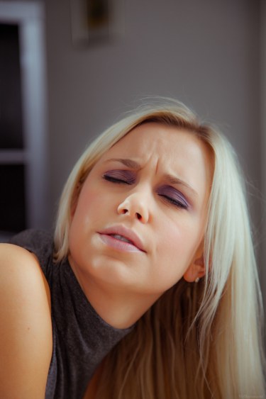 Lola A And Taylor Sands In The Bedroom 2