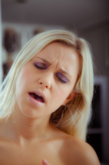 Lola A And Taylor Sands In The Bedroom 9