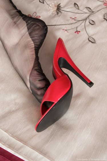 Lola Gatsby On Bed 3