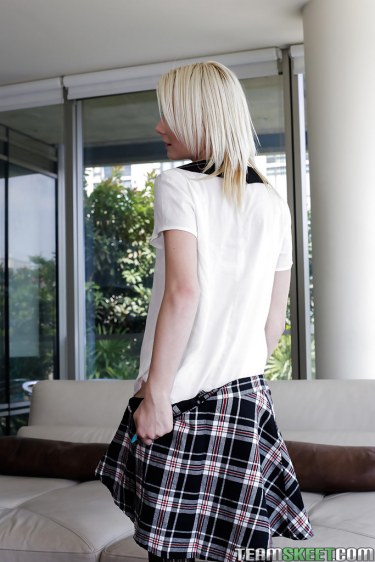 Maddy Rose Shows Her Shaved Pussy 11