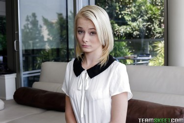 Maddy Rose Shows Her Shaved Pussy 4