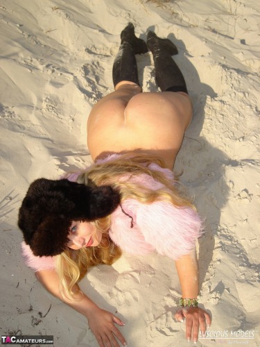 Meile Furry Nude Outdoor 14