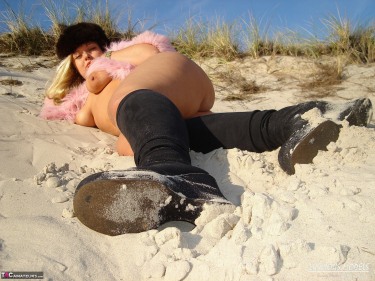 Meile Furry Nude Outdoor 5