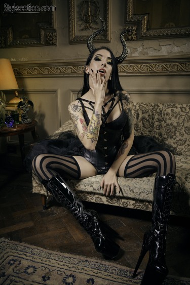 Miss Marilyn In Temptress 4