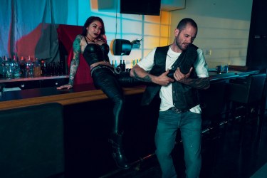 Monique Alexander Gets Her Feet Licked By A Kinky Bartender 11