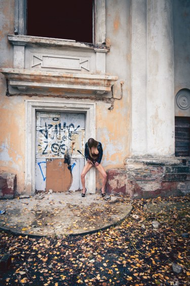 Natalie Russ Gets Kinky Outside 7