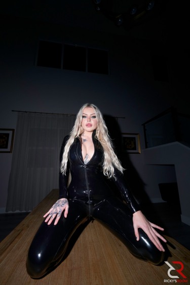 Nichole Saphir In Shiny Latex 2