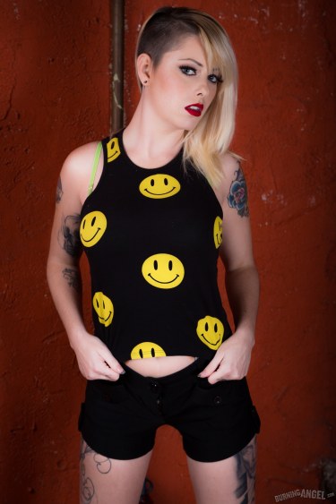 Nicole Malice In Boots Strips Naked 2