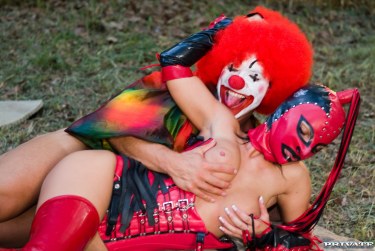 Nikky Rider Has Kinky Outdoor Threeway Sex 13