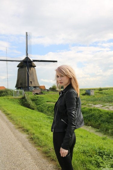 Noa Nude In Public 7