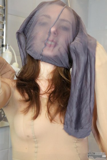 Pantyhose Shower With Lovely Mia 9