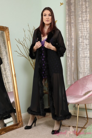 Petra V In Glossy Nylons 1