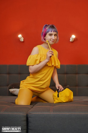 Pinky In With Bright 7