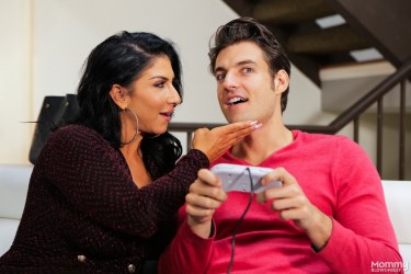 Raven Hart Gives A Nice Blowjob 8