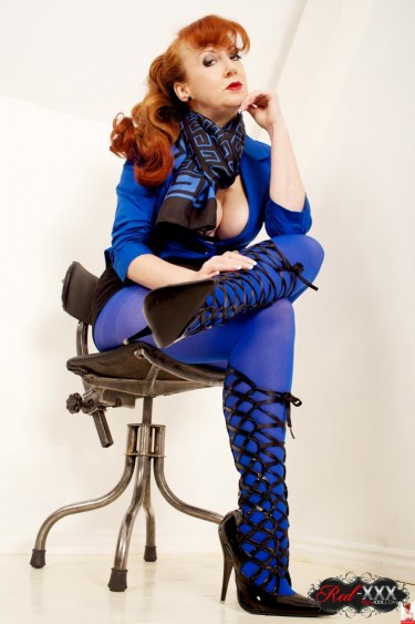 Red Xxx Blue Pantyhose Wank 3