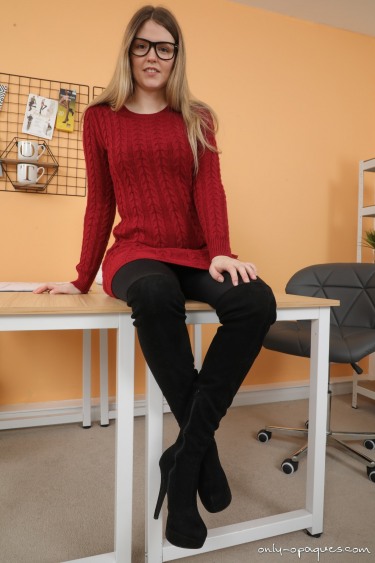 Rosie D In Nylons And Overknee Boots 3