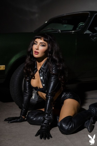 Scarlett Kapella In Sexy Ride 5