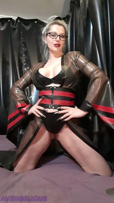 Selfie Time Rubber Geisha 5