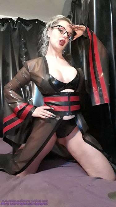 Selfie Time Rubber Geisha 6