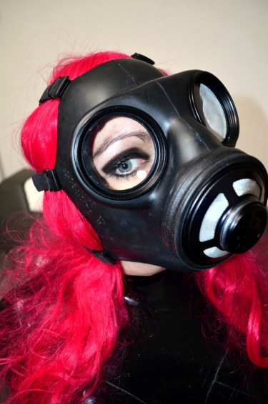 Sexy Latexbabe With Gasmask 14
