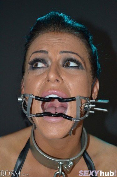 Slavegirl In Chains 18