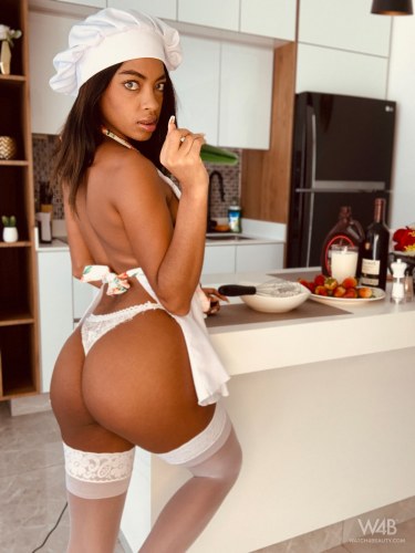 Sofi Vega In The Kitchen 10