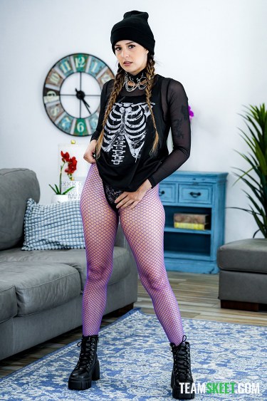 Sofie Reyez In She Is A Filthy Little Sex Demon 1