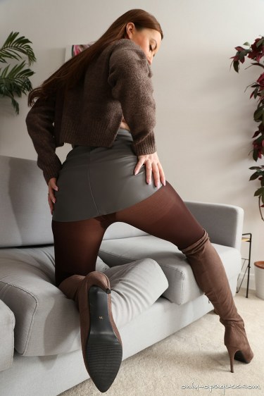 Sophia Smith In Tights And Boots 7