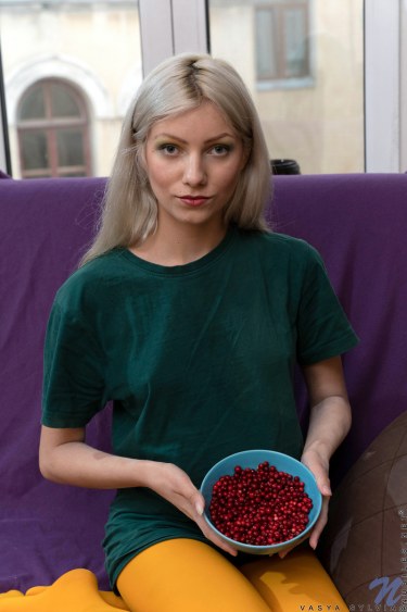 Sweet And Juicy Featuring Vasya Sylvia 1